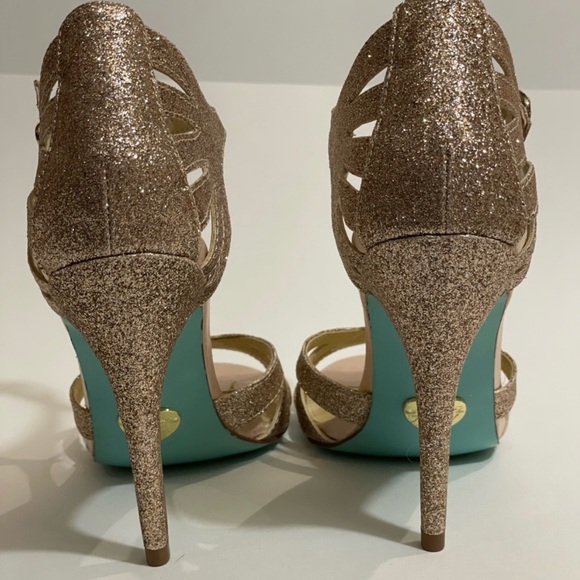 Betsey Johnson Good Sparkly dress stilettos, brand new never worn - Picture 4 of 7